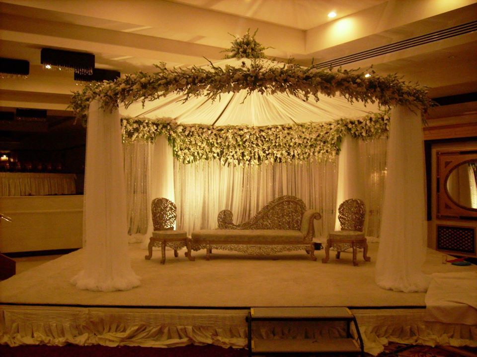 Stage-Decoration-ideas-for-Barat-Function (12)