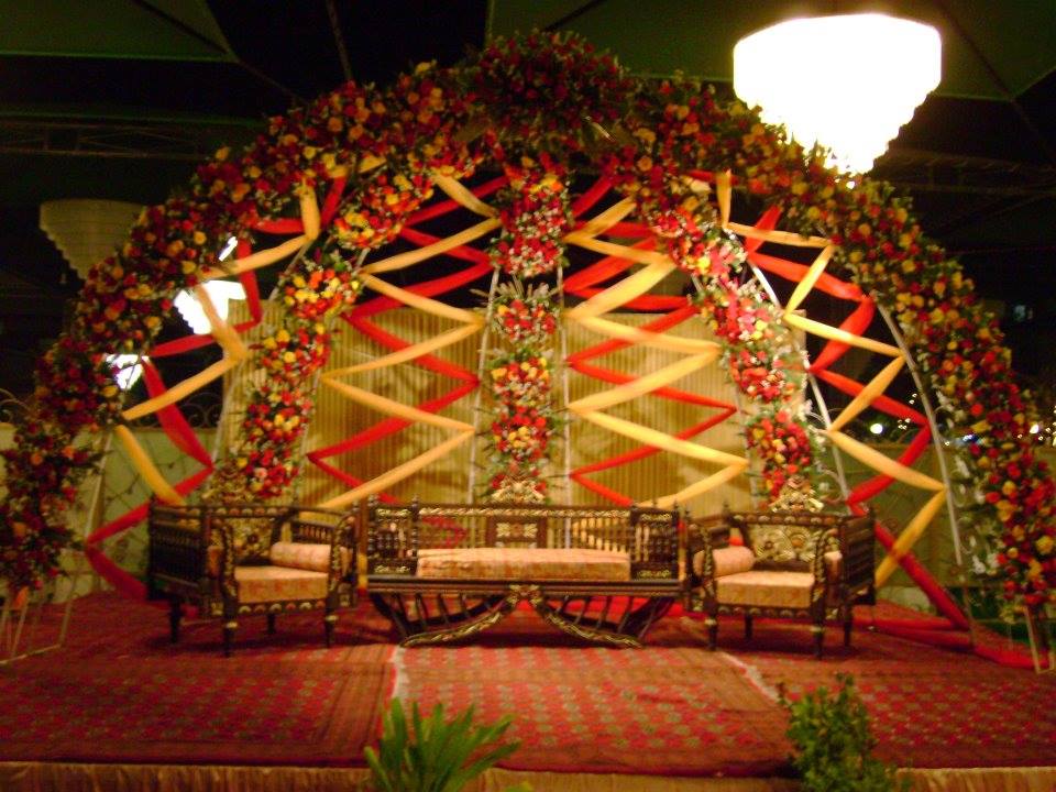 Stage-Decoration-ideas-for-Barat-Function (14)