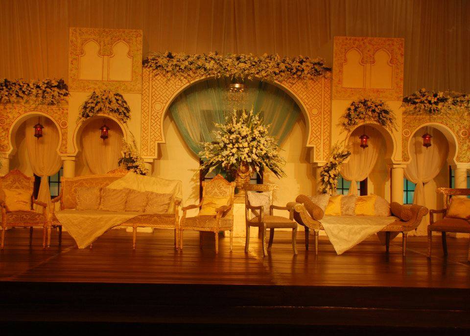 Stage-Decoration-ideas-for-Barat-Function (19)