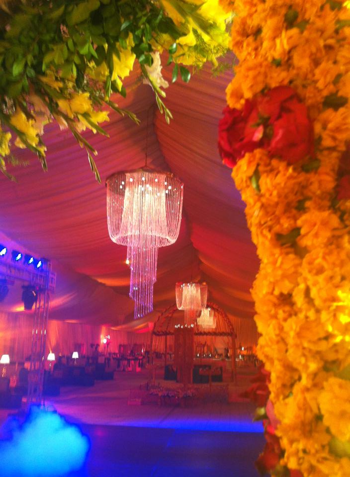 Stage-Decoration-ideas-for-Walima-Functions (12)