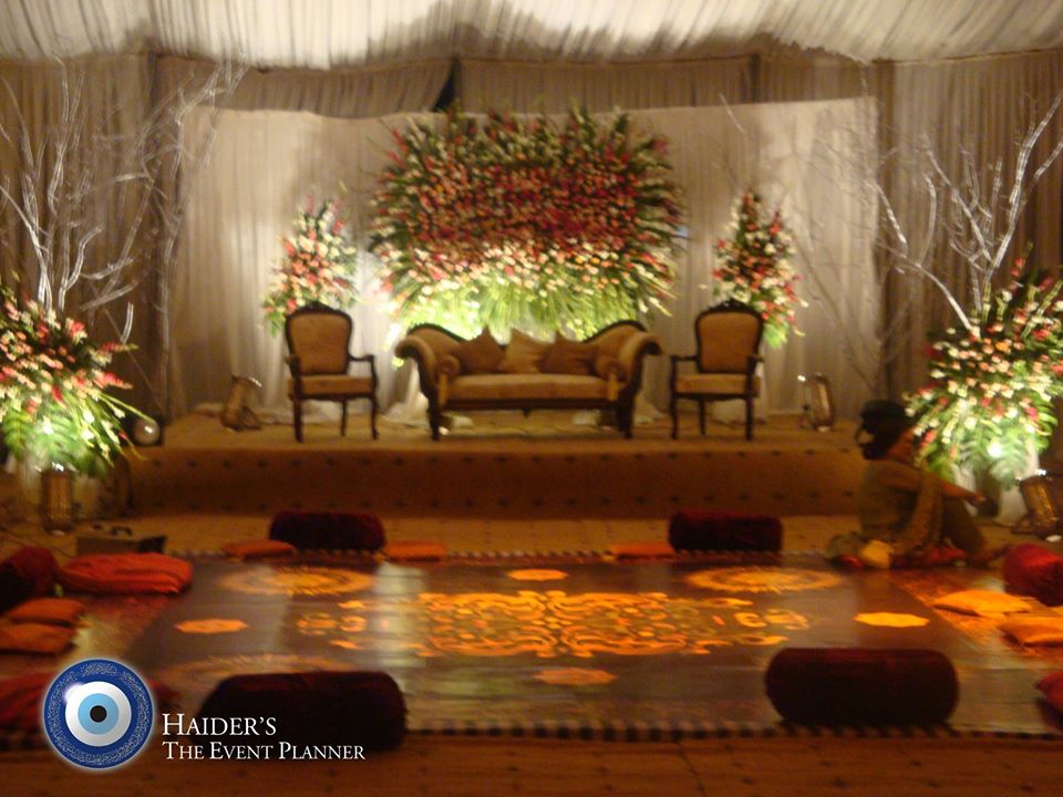 Stage-Decoration-ideas-for-Walima-Functions (15)