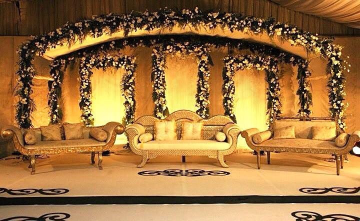 Stage-Decoration-ideas-for-Walima-Functions (21)