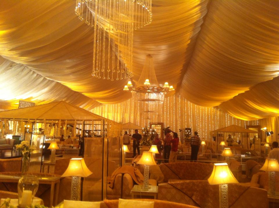 Stage-Decoration-ideas-for-Walima-Functions (27)